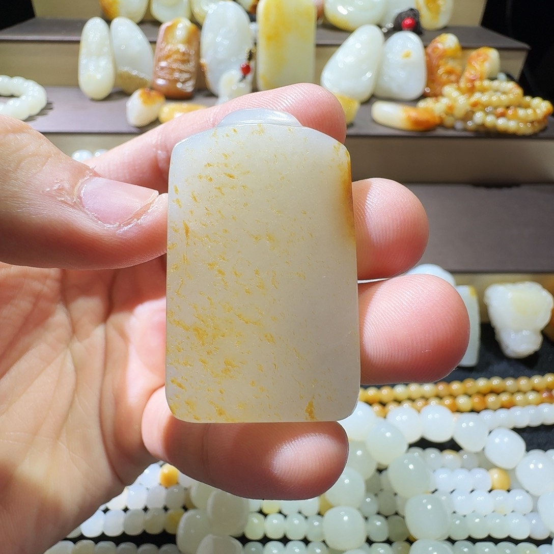 黑***风和田玉（糖玉）未镶嵌吊坠(不含链)