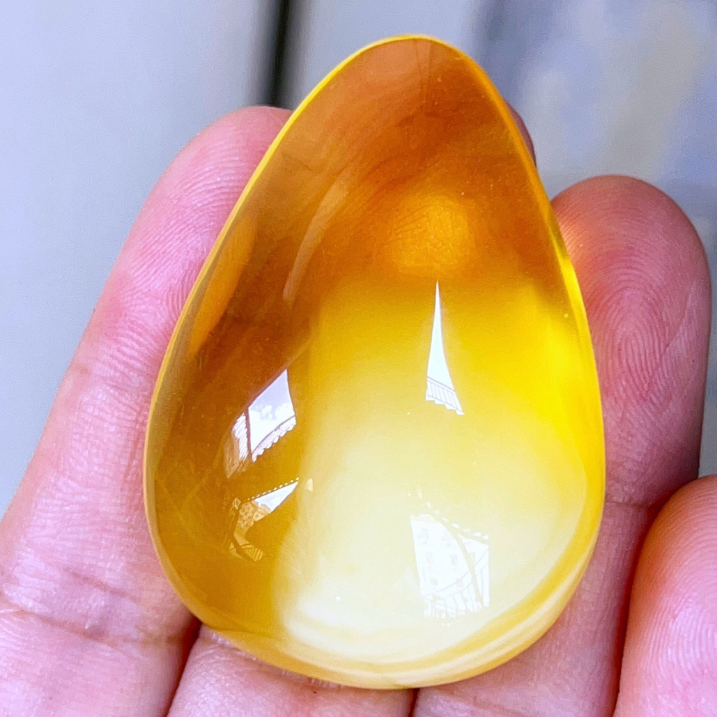 俄料金妖白水滴吊坠