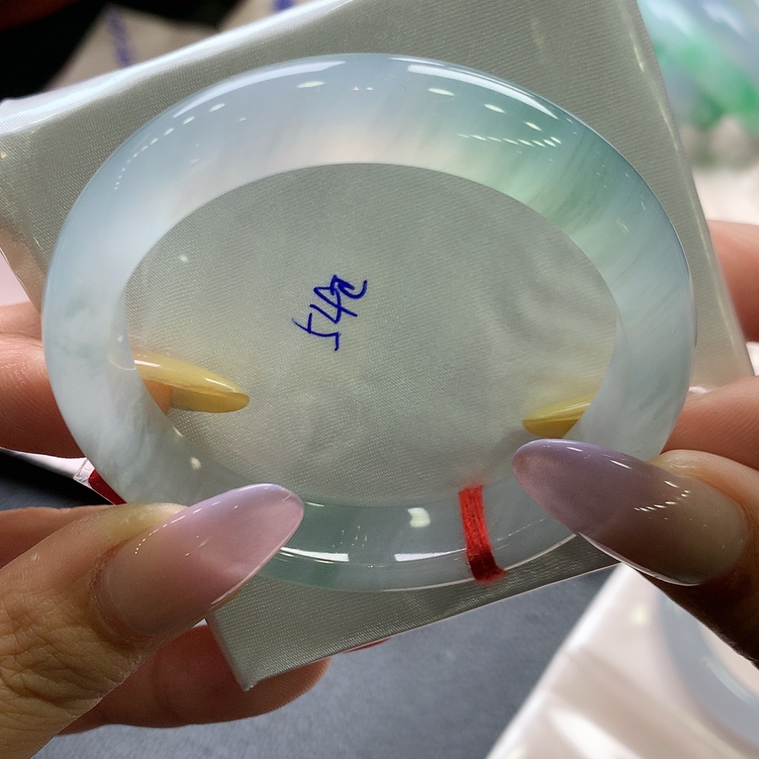 Q***S翡翠未镶嵌手镯54正