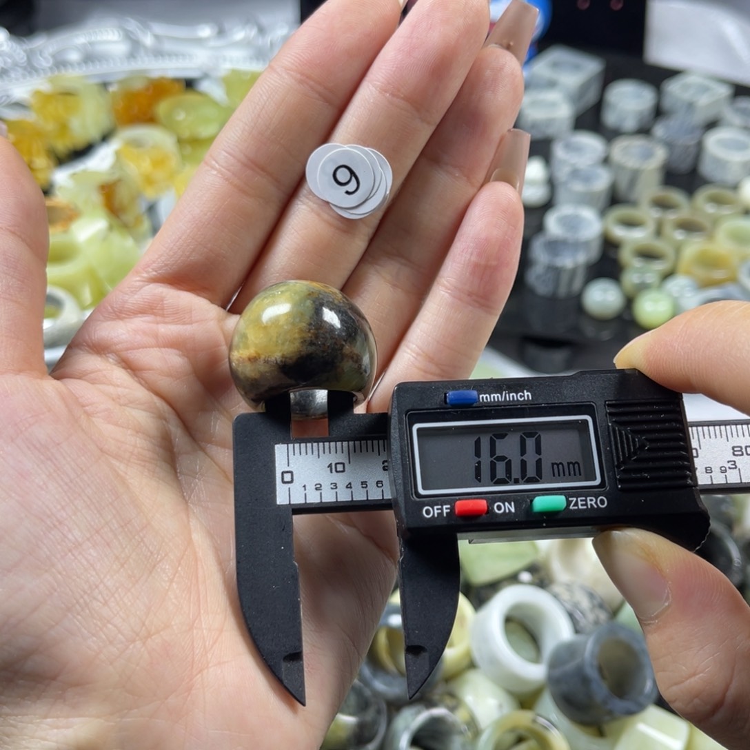 蛇纹石玉未镶嵌戒指