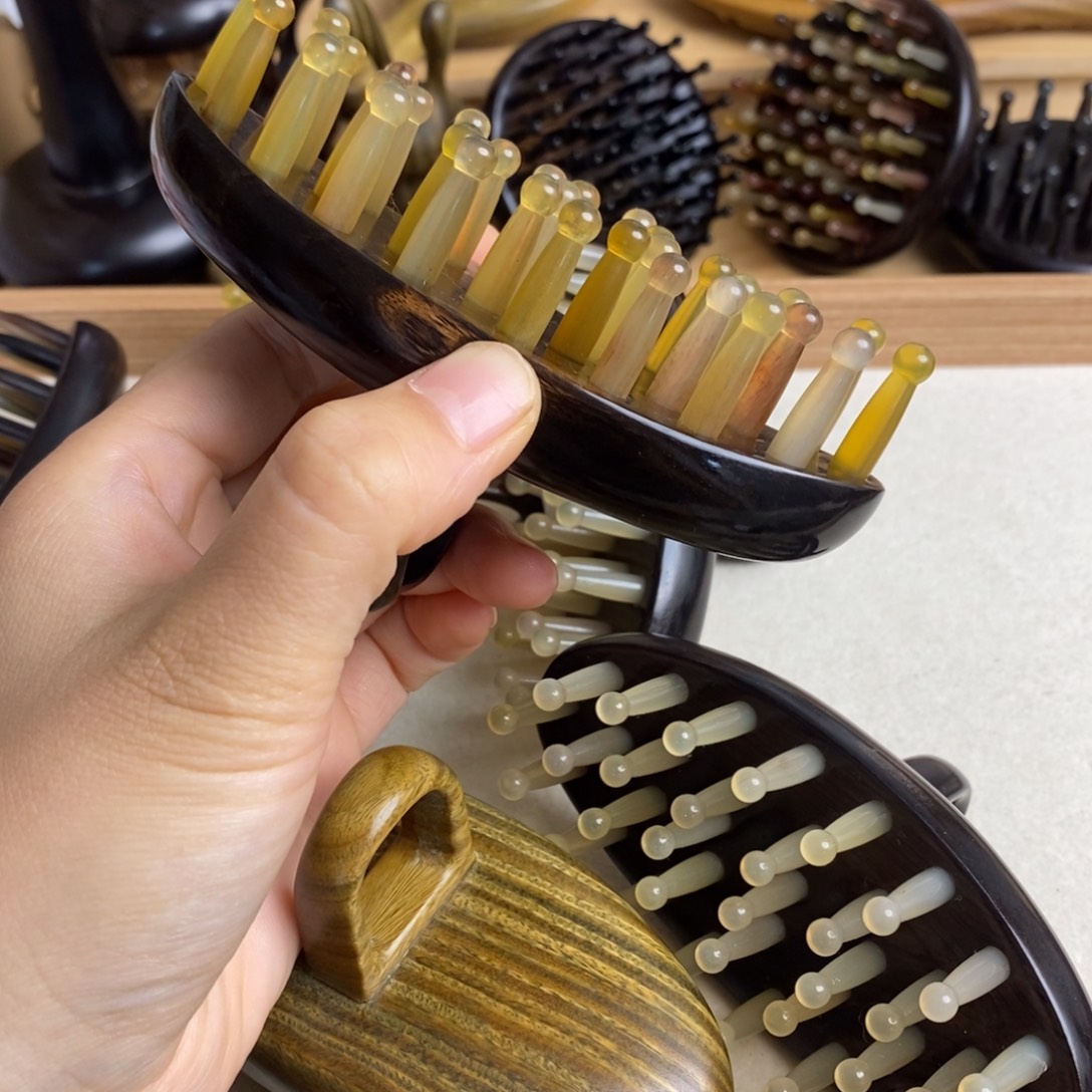 瑕疵紫光檀按摩梳子按摩