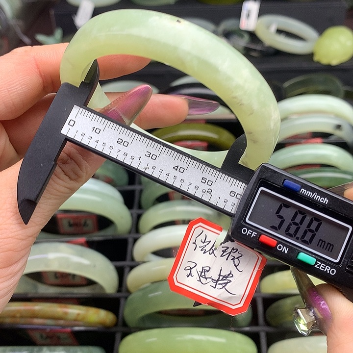 蛇纹石玉手镯未镶嵌605