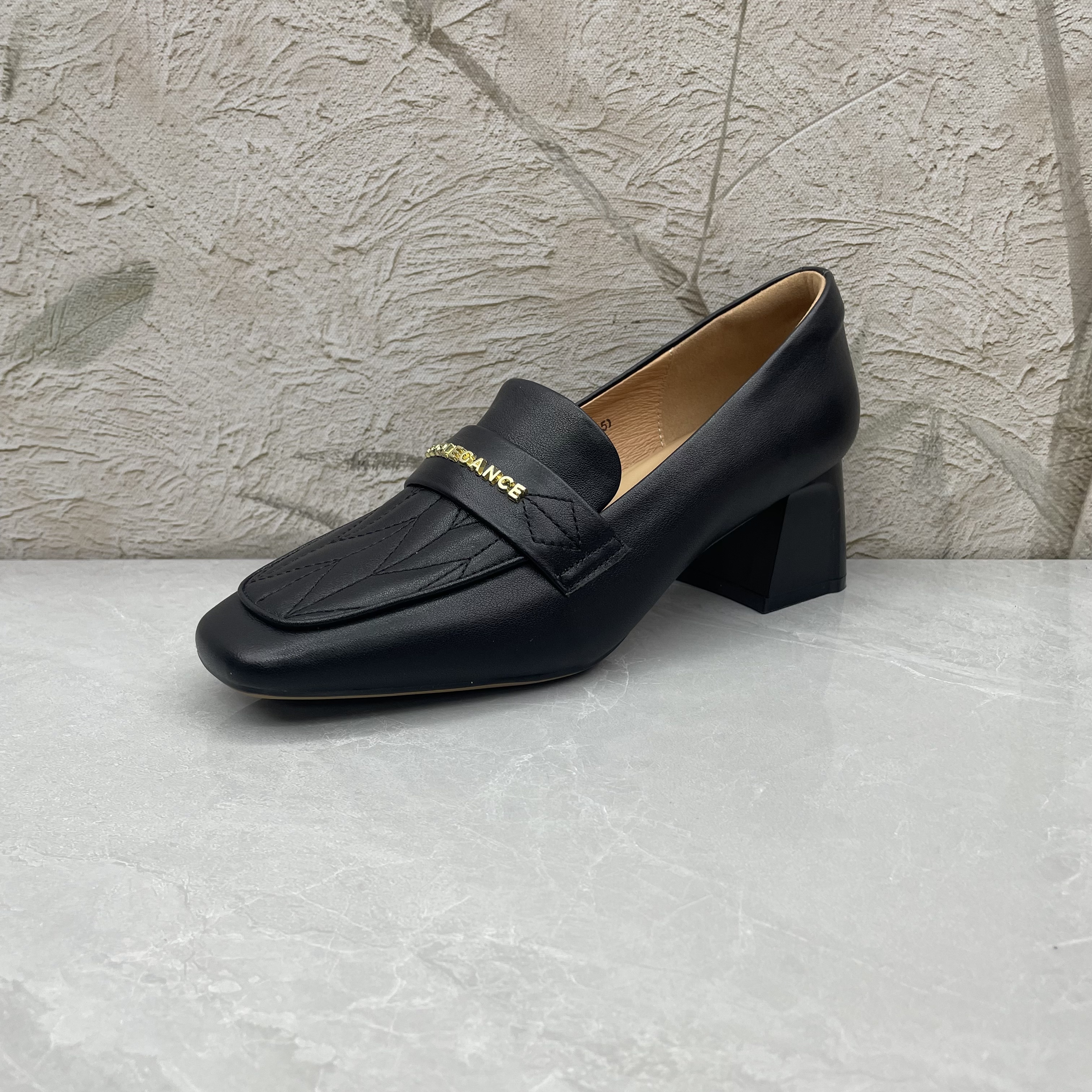 单鞋女 (牛皮) 46527-1（孤品）d/a/f区35/37码