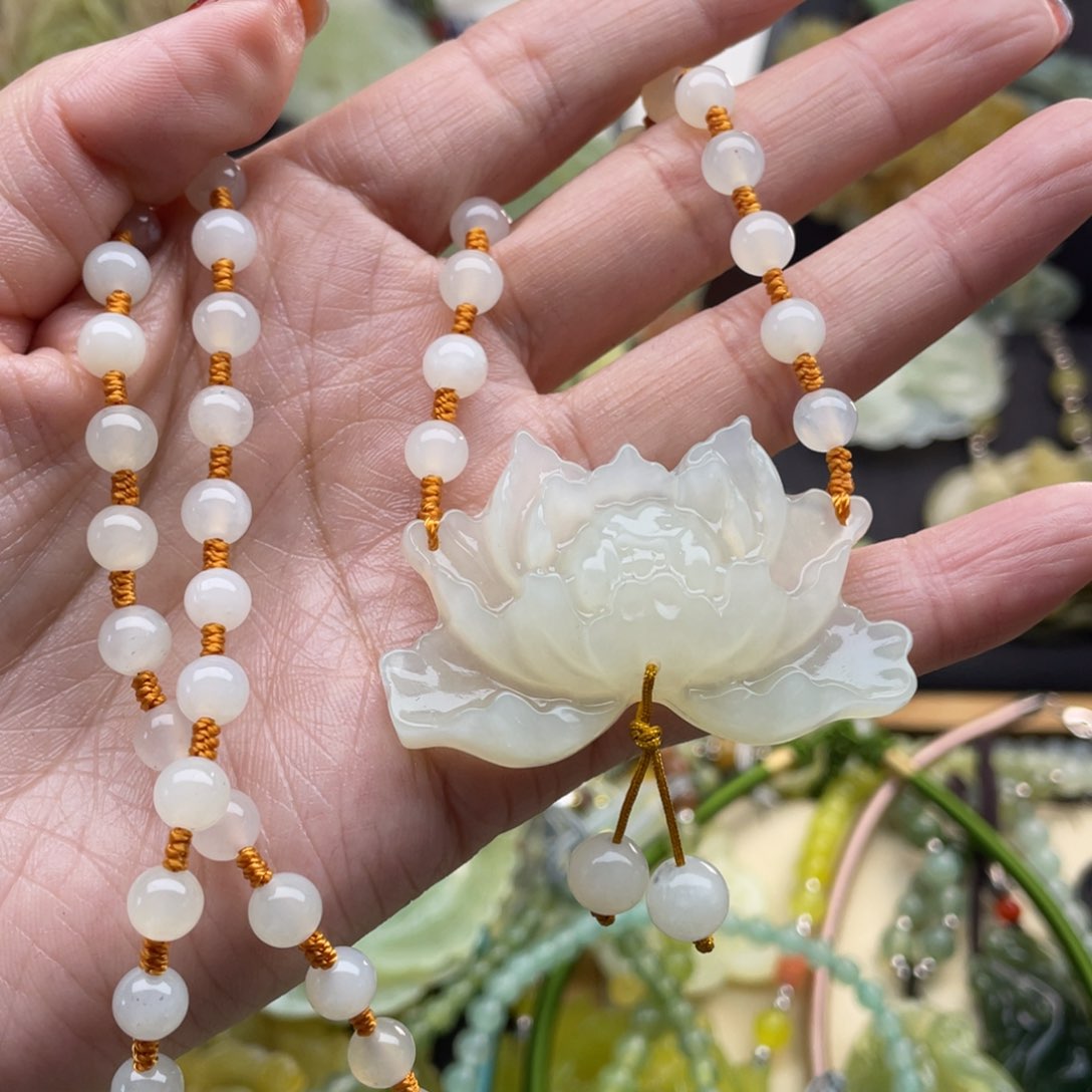 蛇纹石玉颈饰未镶嵌