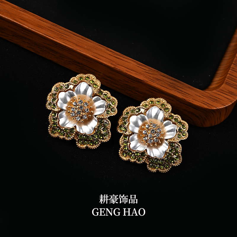 黄铜贝壳耳饰 中古饰品 白边花开镶绿宝石耳钉27轻奢
