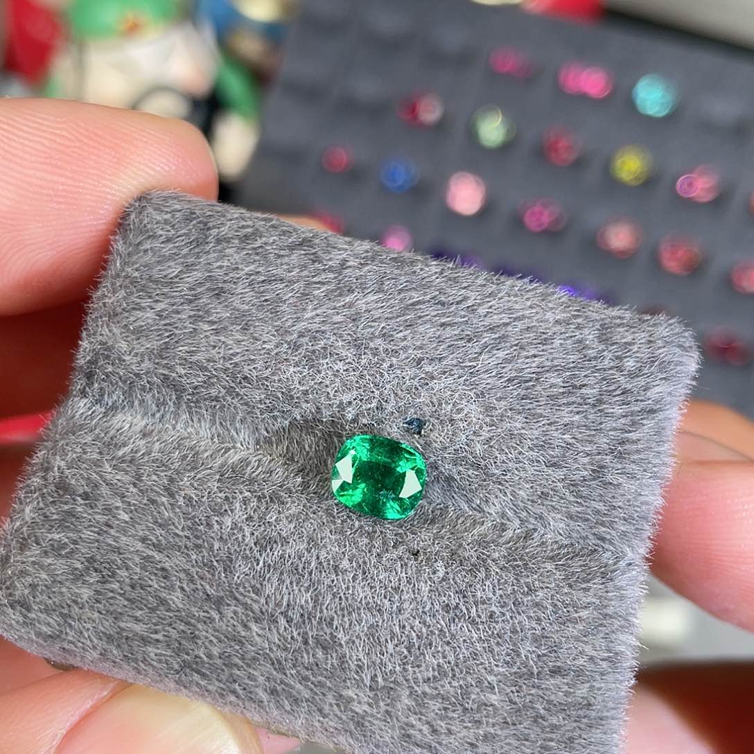 祖母绿裸石未镶嵌