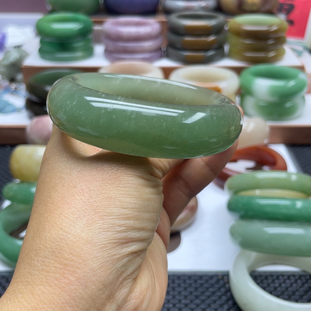 因***啊石英岩玉未镶嵌手镯