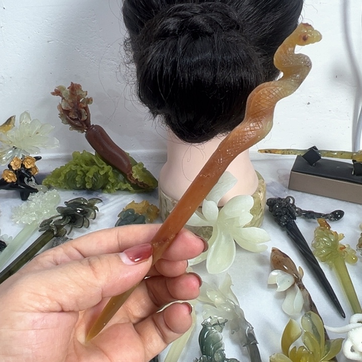 蛇纹石玉发饰未镶嵌云**院