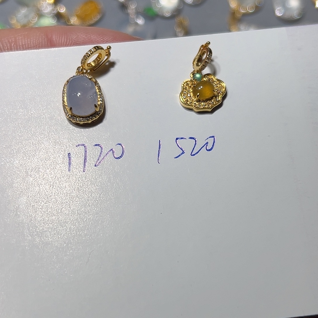 小***妞翡翠18K金镶嵌颈饰