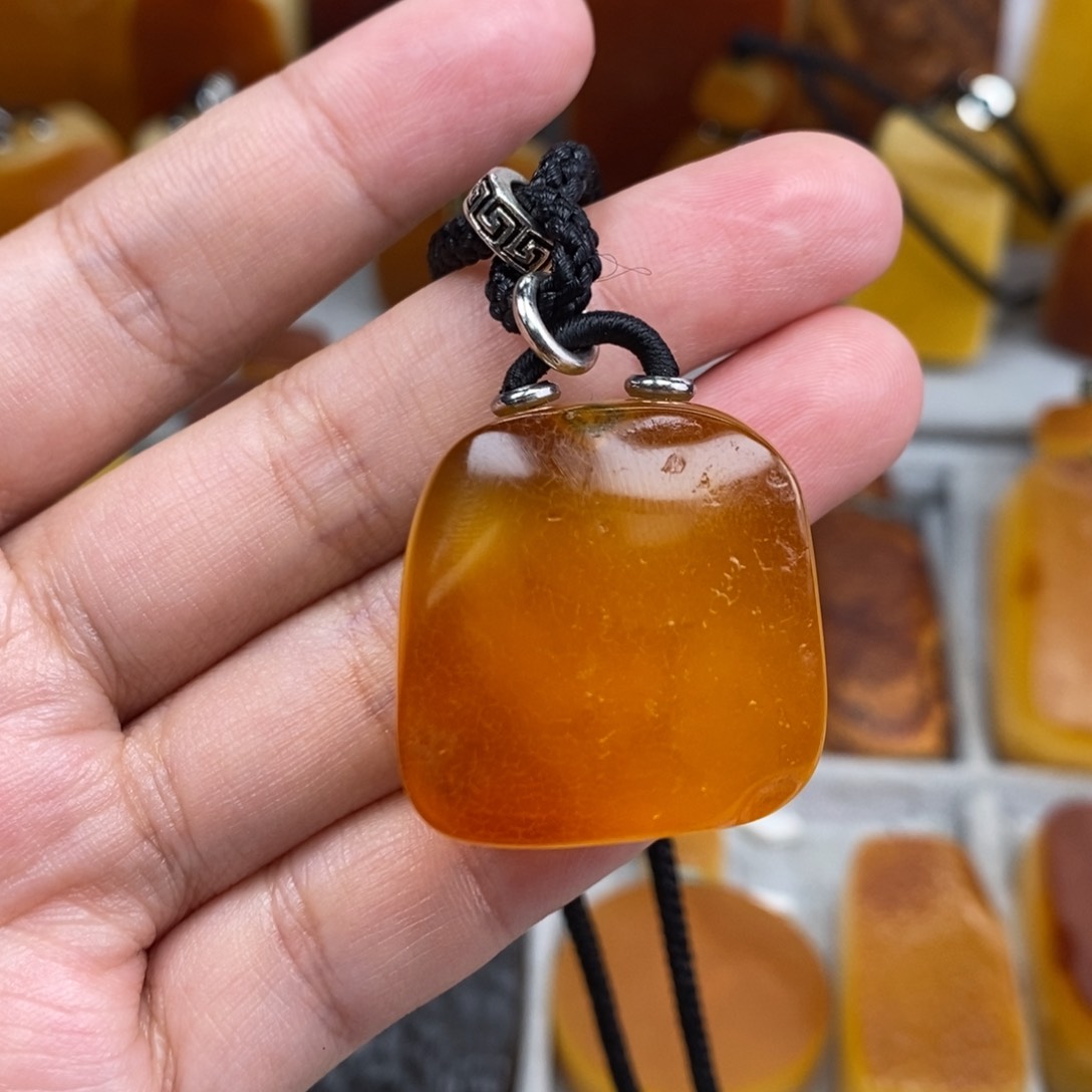 琥珀吊坠(赠链)未镶嵌
