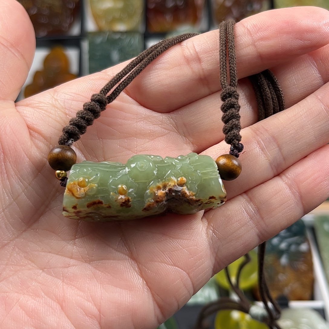 岫岩河磨玉（透闪石质玉）颈饰未镶嵌a****）