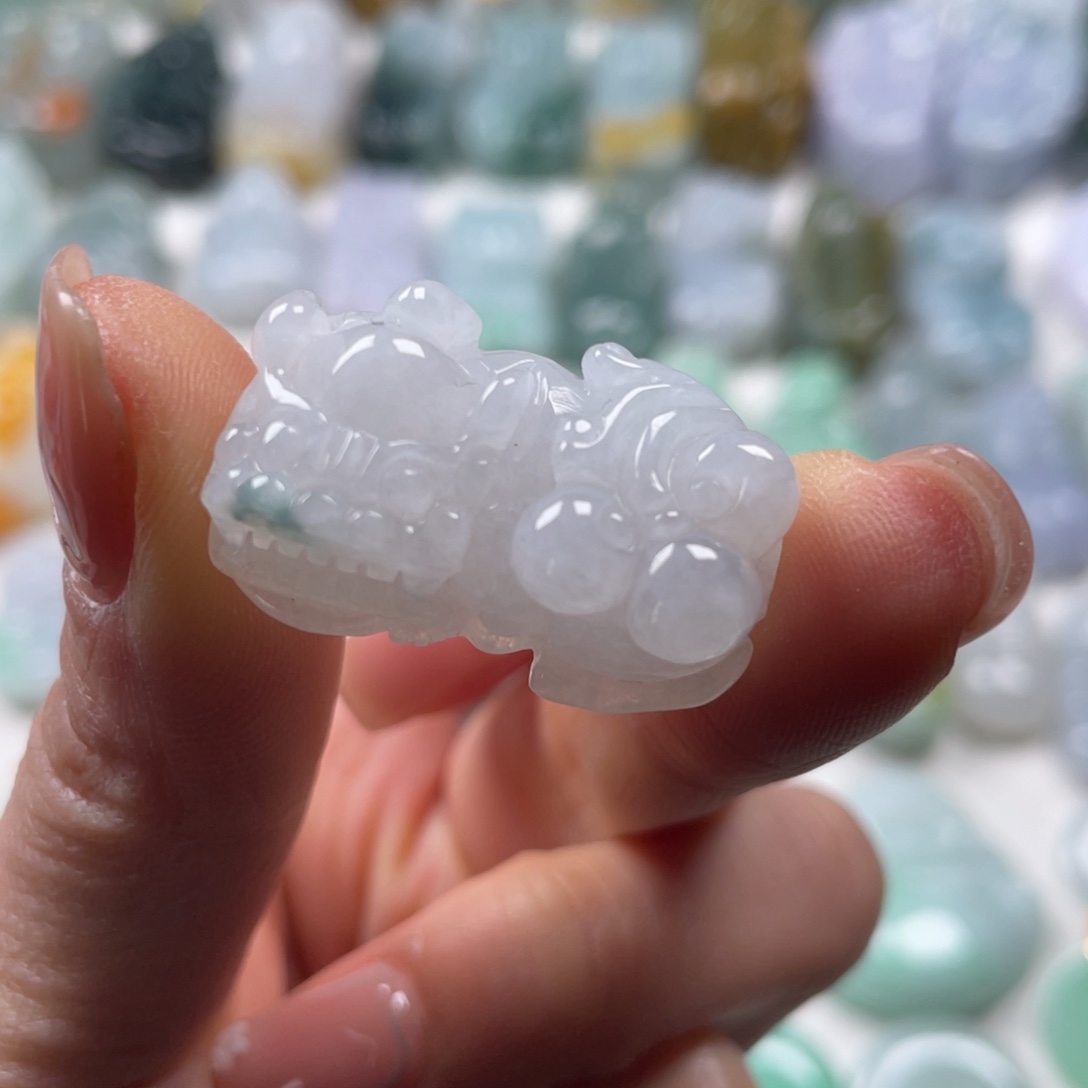 翡翠吊坠(赠链)未镶嵌