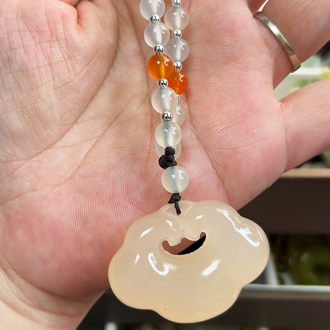 蛇纹石玉颈饰未镶嵌