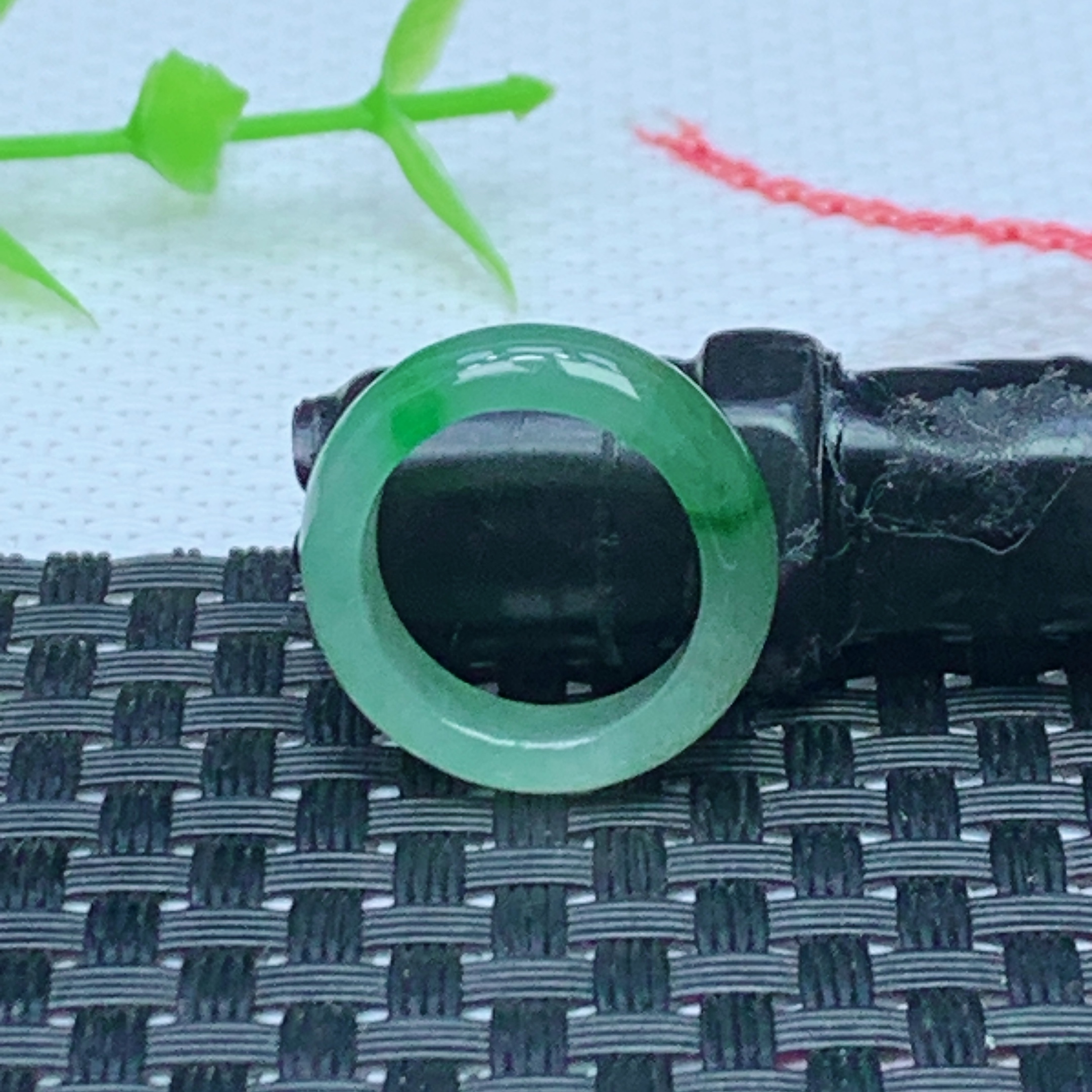 缅甸天然A货翡翠 飘绿素面玉戒圈戒指 内径14.2mm 编号2097