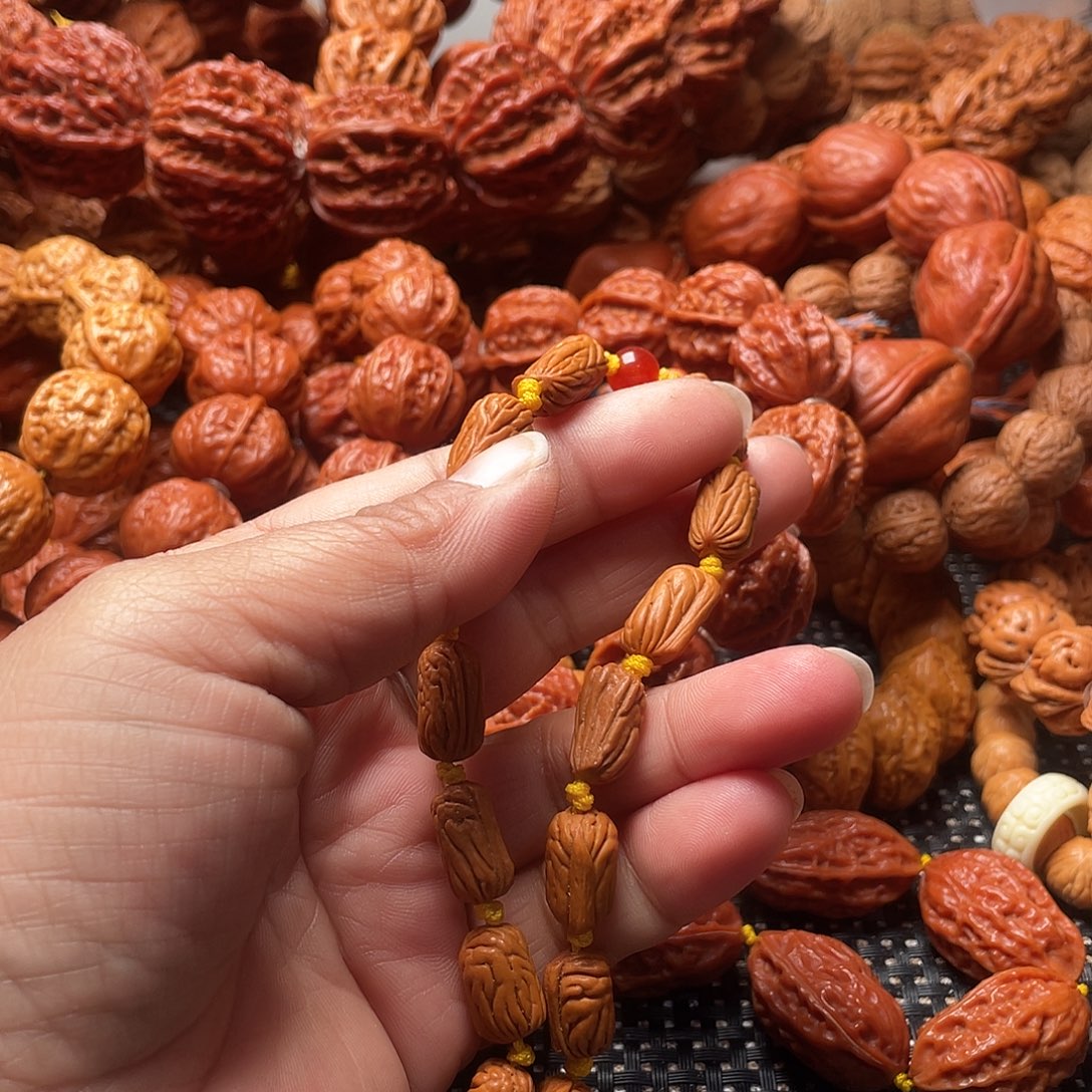 涅***生文玩核桃手串金条桃核脖挂