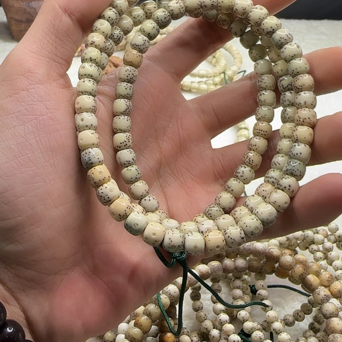 吊坠星月菩提石玉料同枝果