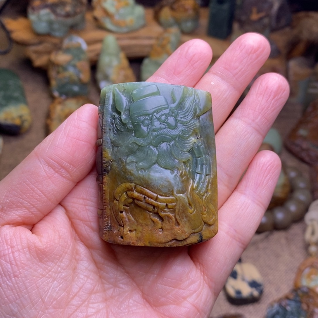 听***洪岫岩河磨玉（透闪石质玉）未镶嵌把件