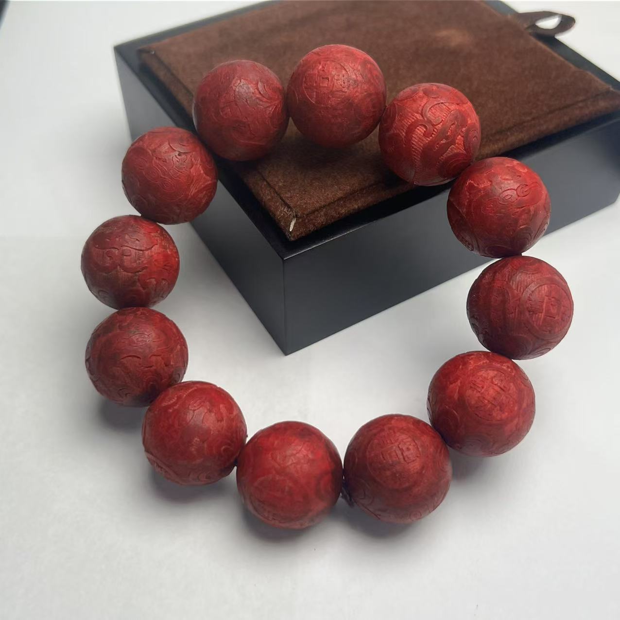 【百世璀璨 尽耀光芒】雪山重楼雕刻2.0手串B006