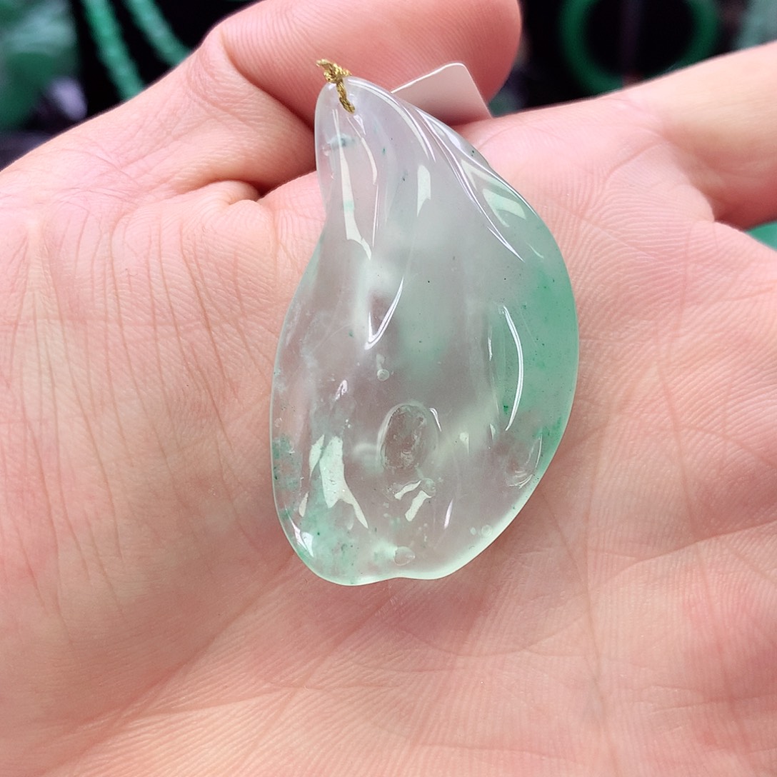 石英质玉未镶嵌颈饰