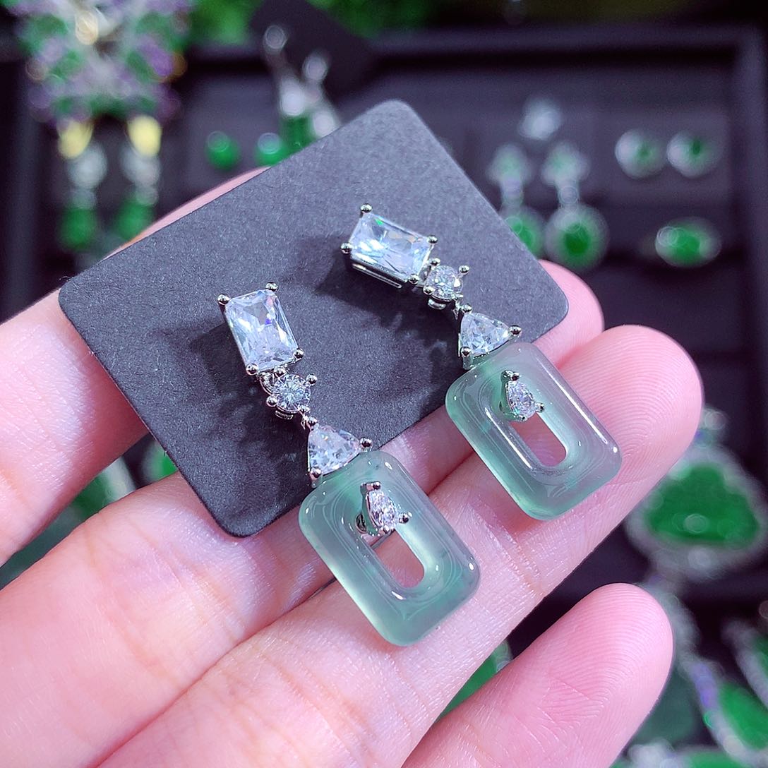 颈饰未镶嵌翡翠天然