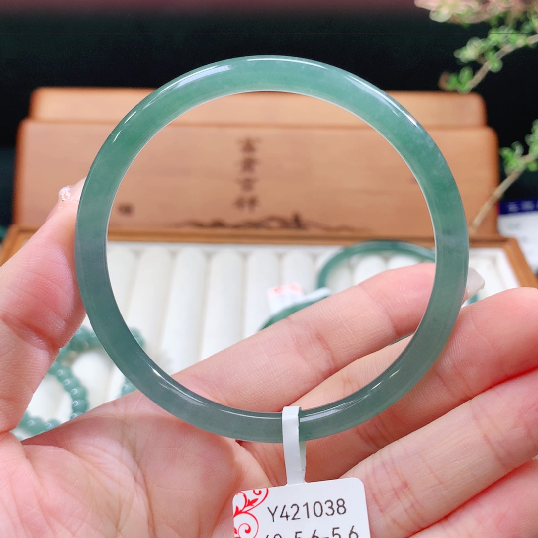 翡翠手镯未镶嵌天然