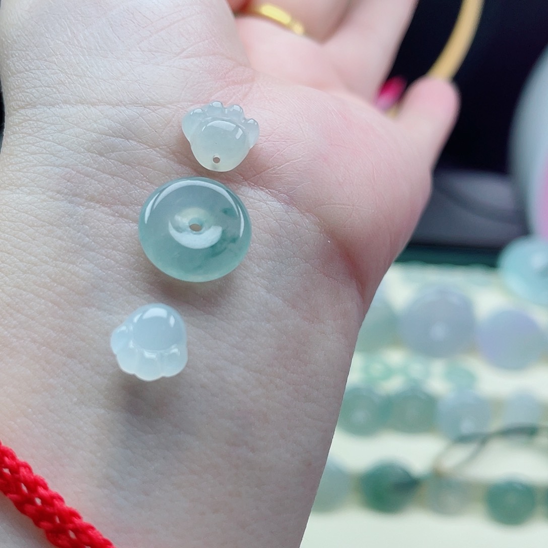 翡翠未镶嵌颈饰悠**沐68686555