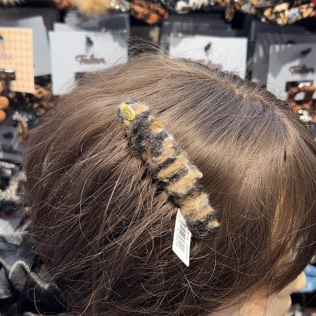 布艺非金属插梳黑