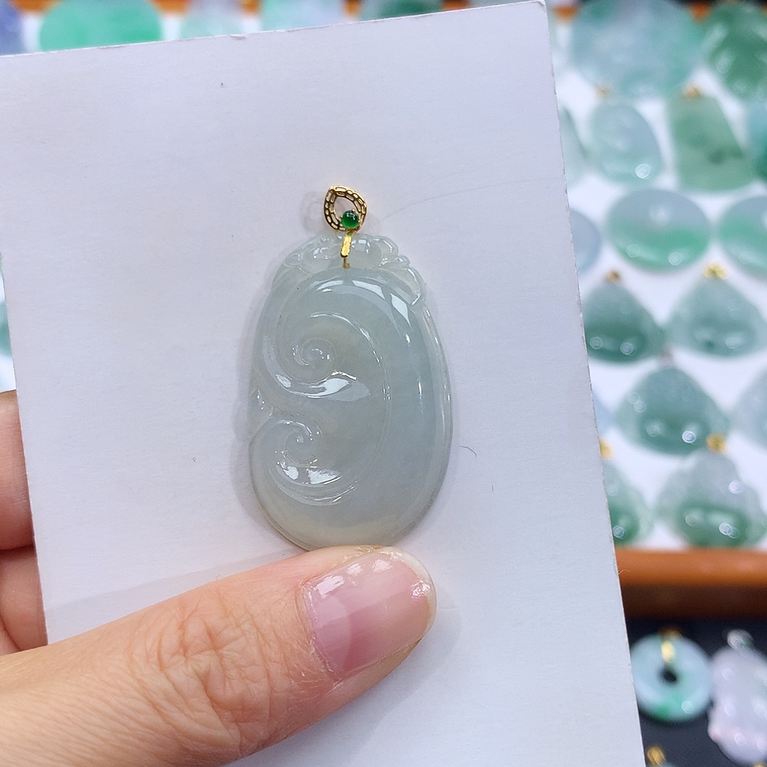 翡翠18K金镶嵌颈饰翡翠吊坠