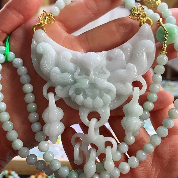 翡翠颈饰未镶嵌吊坠