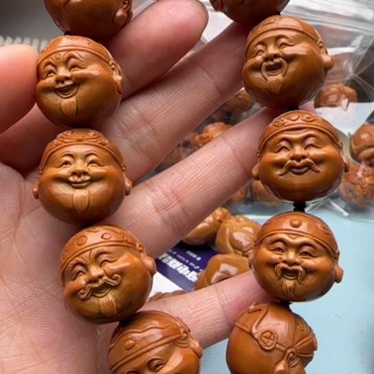 橄榄核手串雕刻工艺