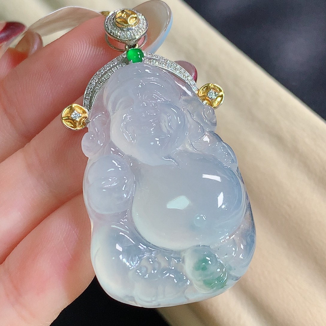 翡翠18K金镶嵌颈饰财神