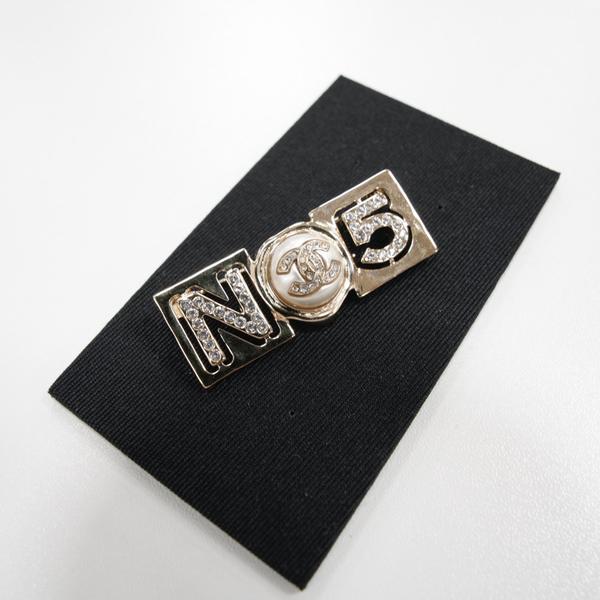 Chanel字母闪钻胸针