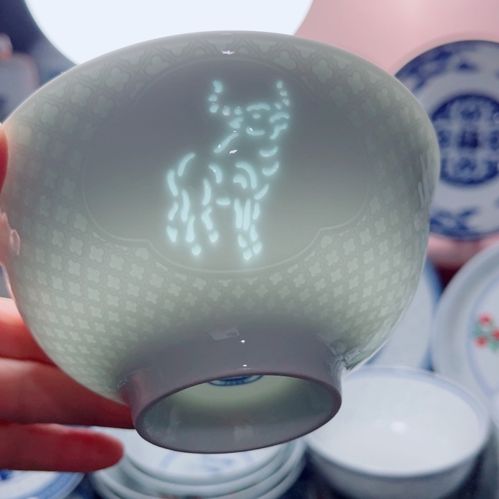 青花玲珑5寸饭碗生肖。牛