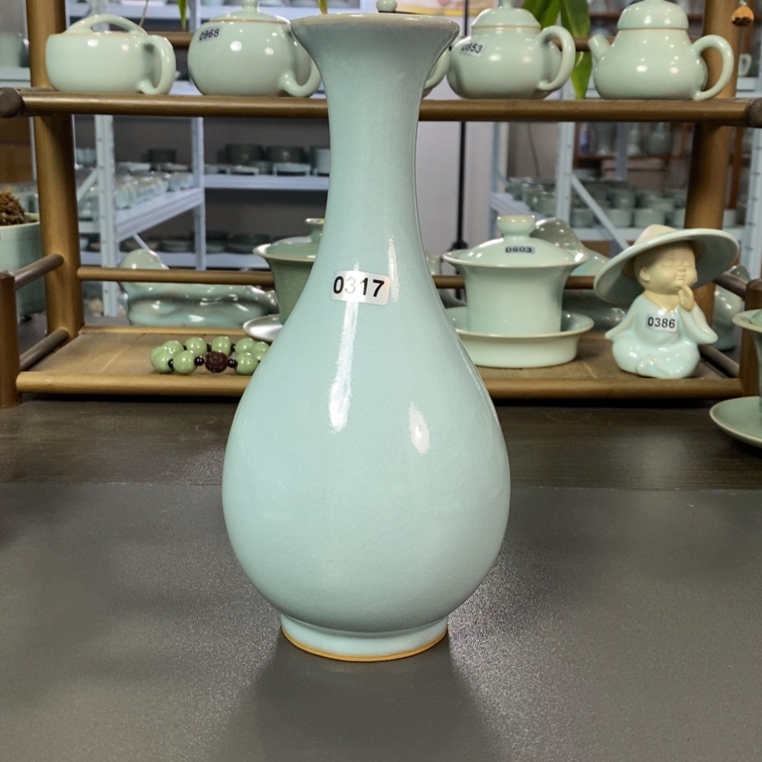 0317微瑕天青色玉壶春