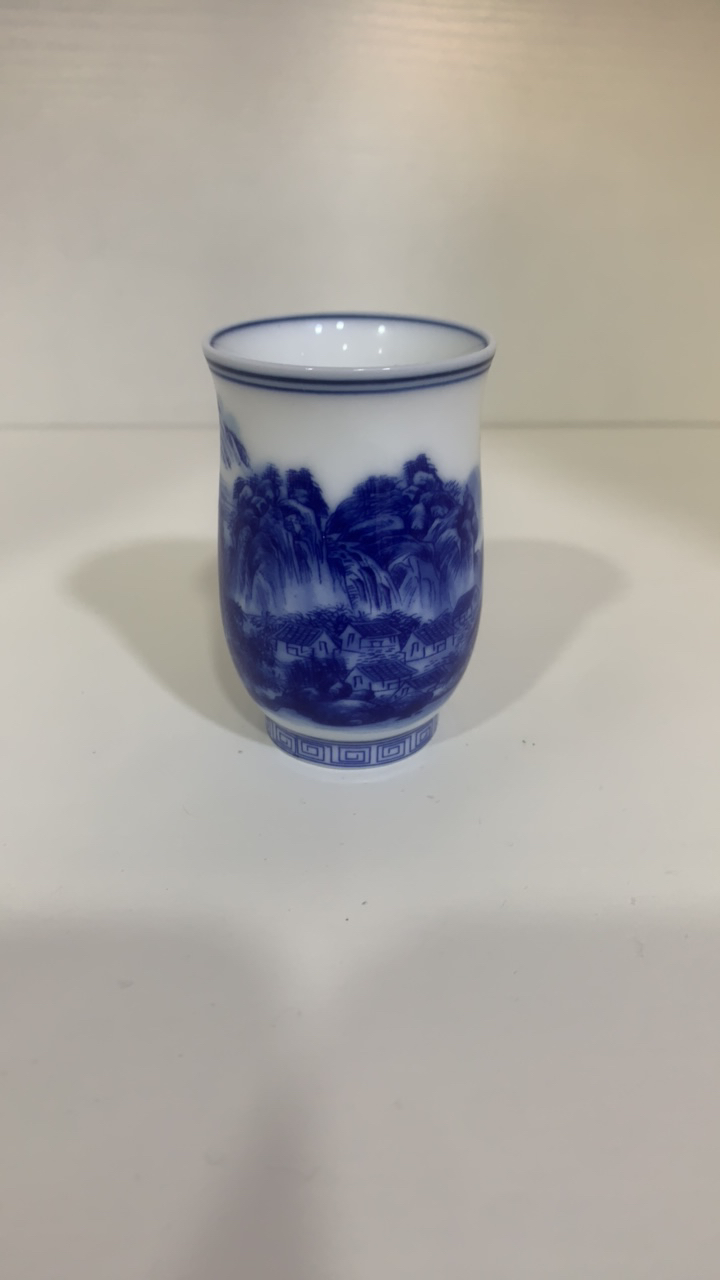手绘重工青花山水闻香主人杯，高7.5公分，口径4.6公分