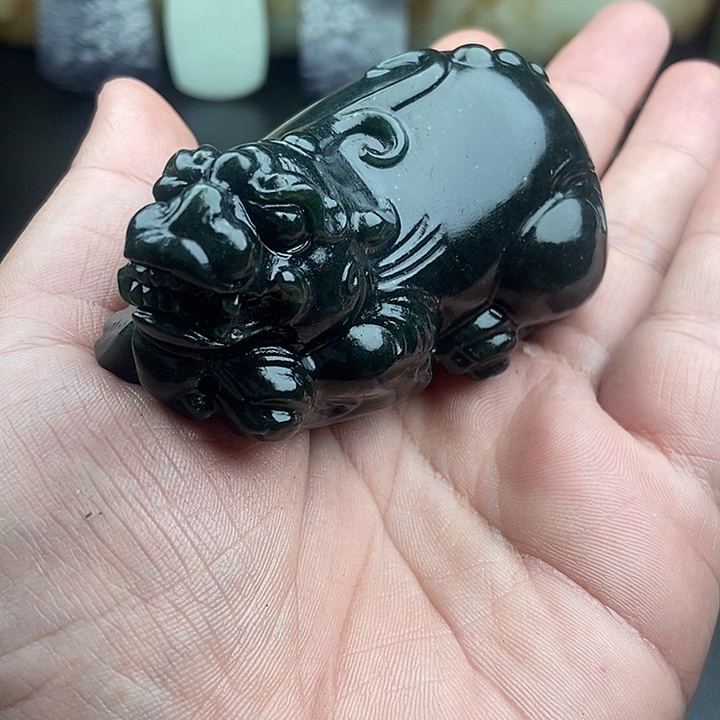 月***下透闪石质玉未镶嵌珠宝奇石