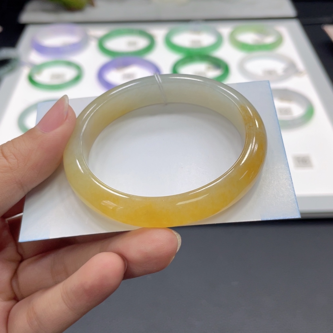 翡翠手镯未镶嵌仙****i翡翠