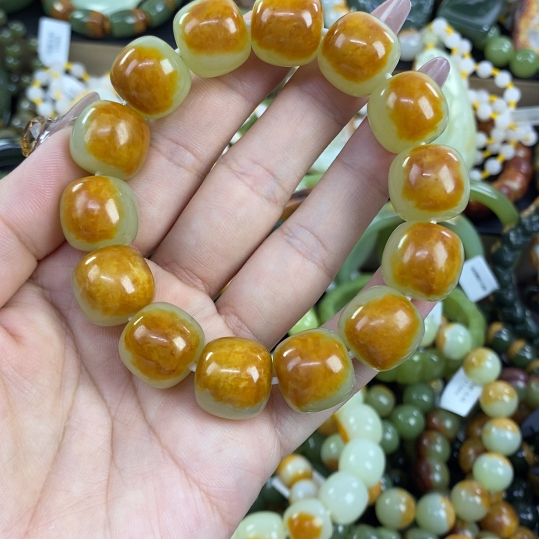 金***缘透闪石质玉未镶嵌手串