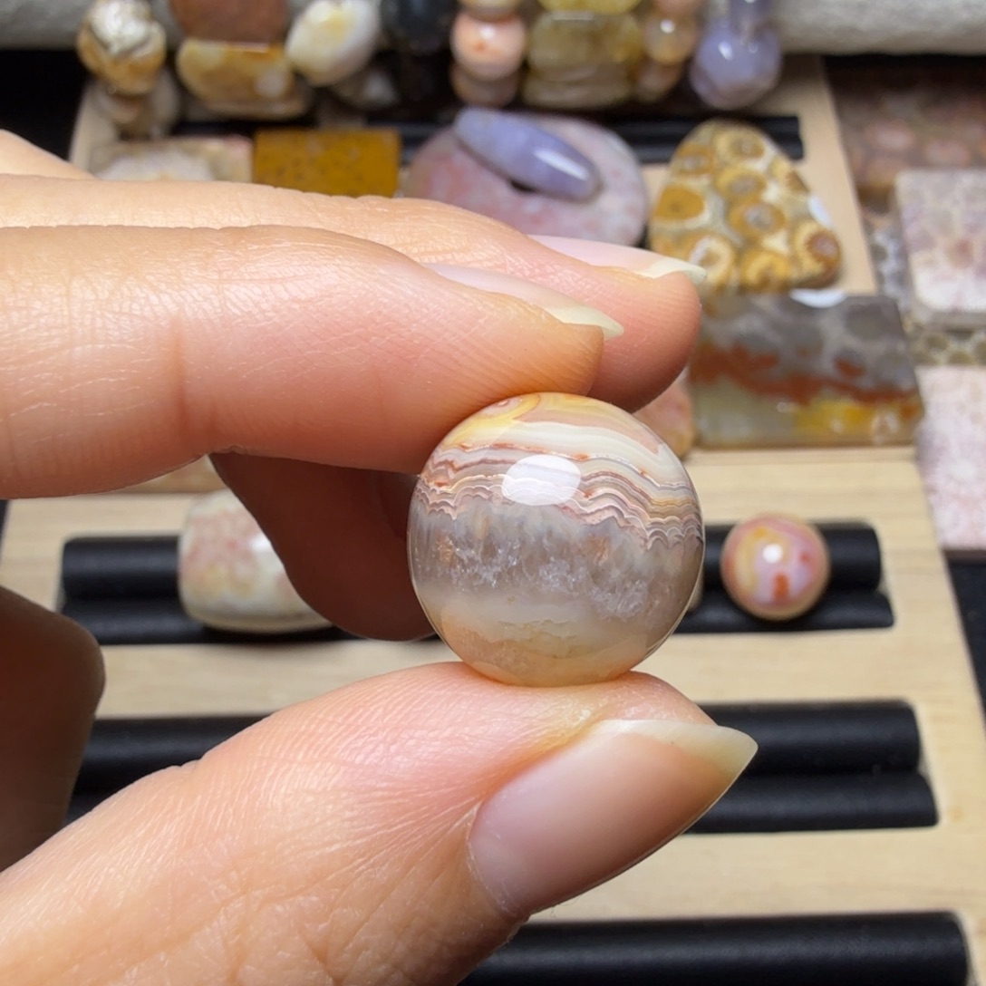 石英质玉未镶嵌16咪，水 晶玛瑙蕾丝千层 有纹