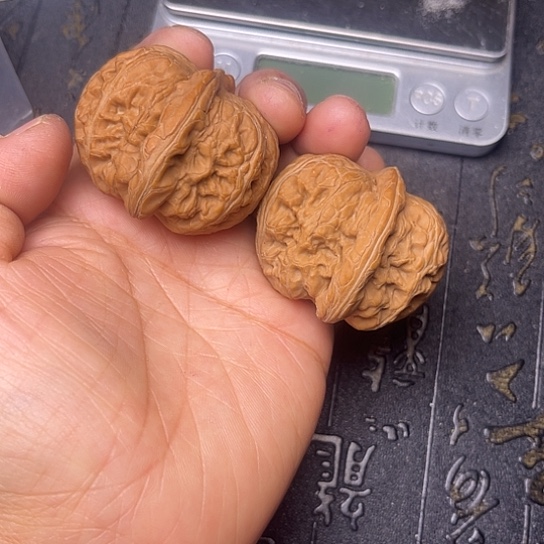 文玩核桃吊坠元宝