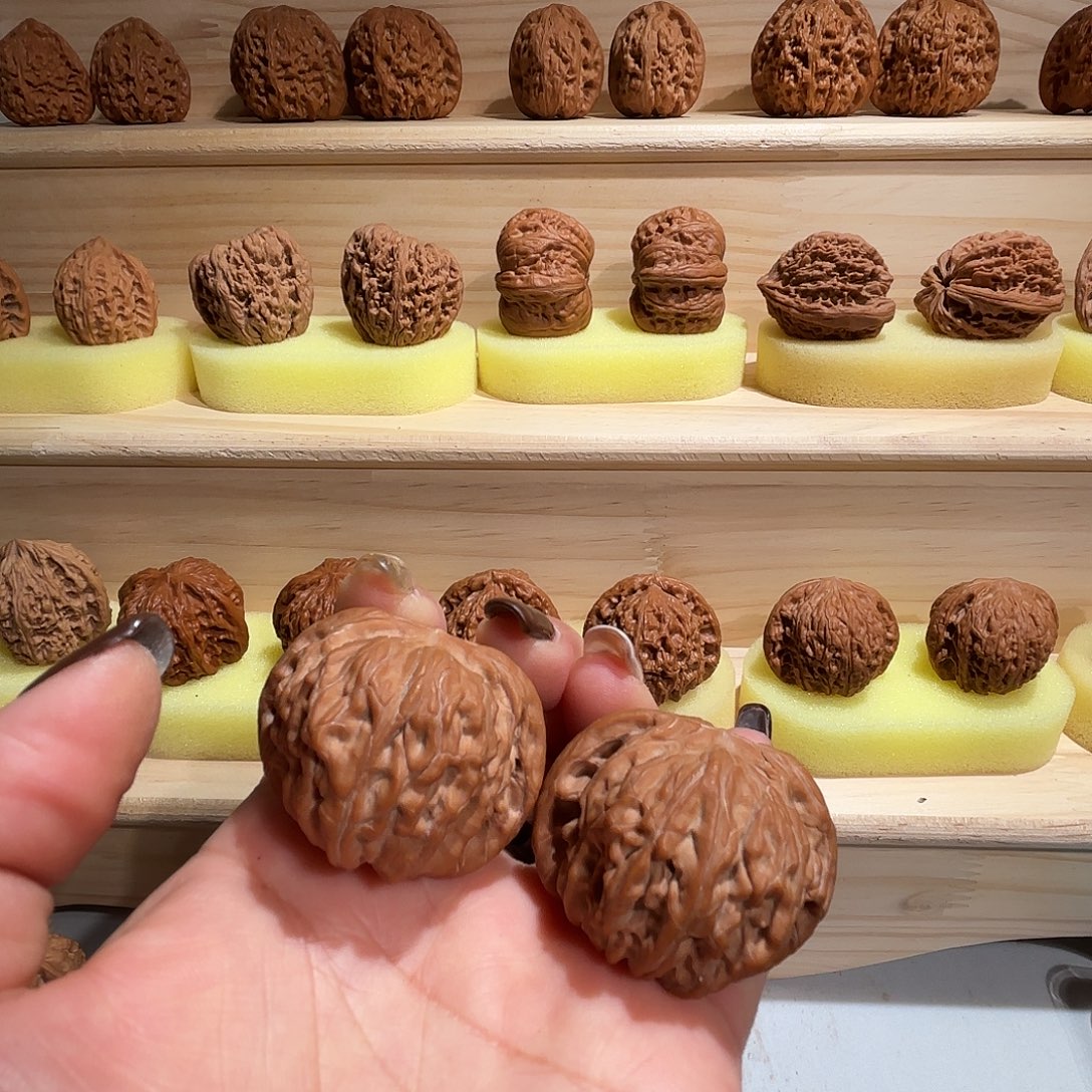 大叶紫檀（黑酸枝木类）文玩核桃山地磨