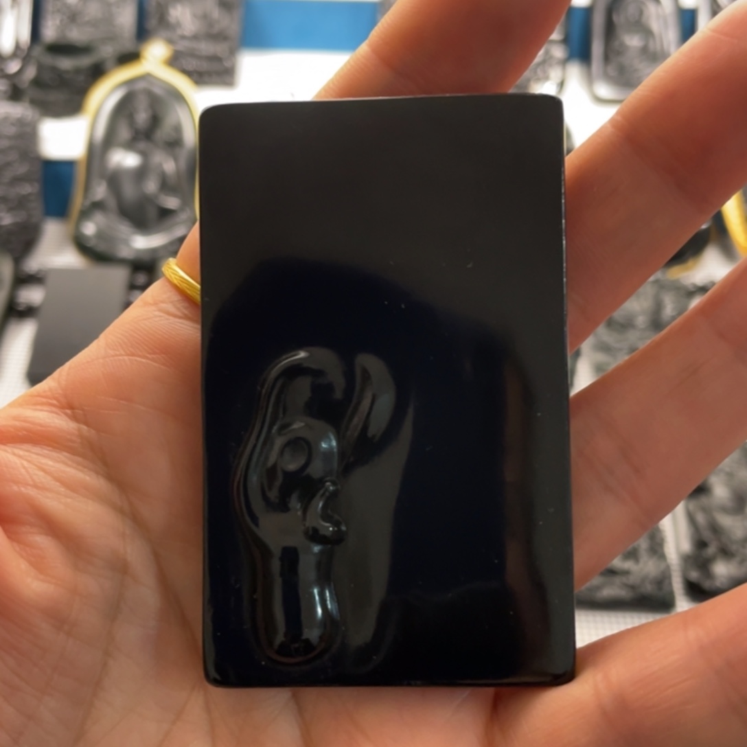 蛇纹石玉吊坠未镶嵌一**?