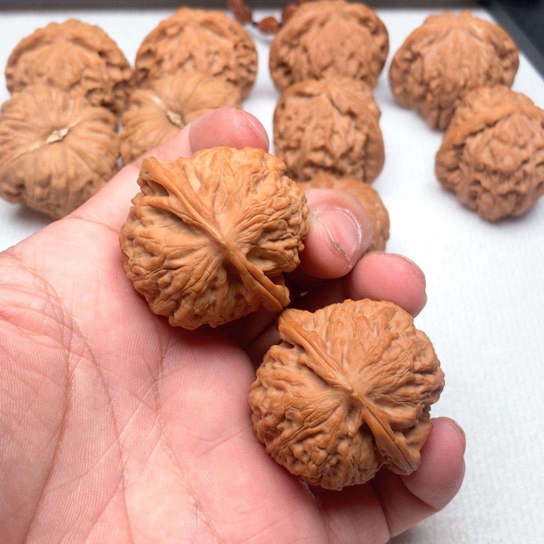 等****文玩核桃把件40尺精品金牛