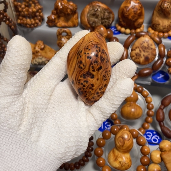 挑***战柏木太行崖柏陈华爆满瘤疤手把件，一夜爆满