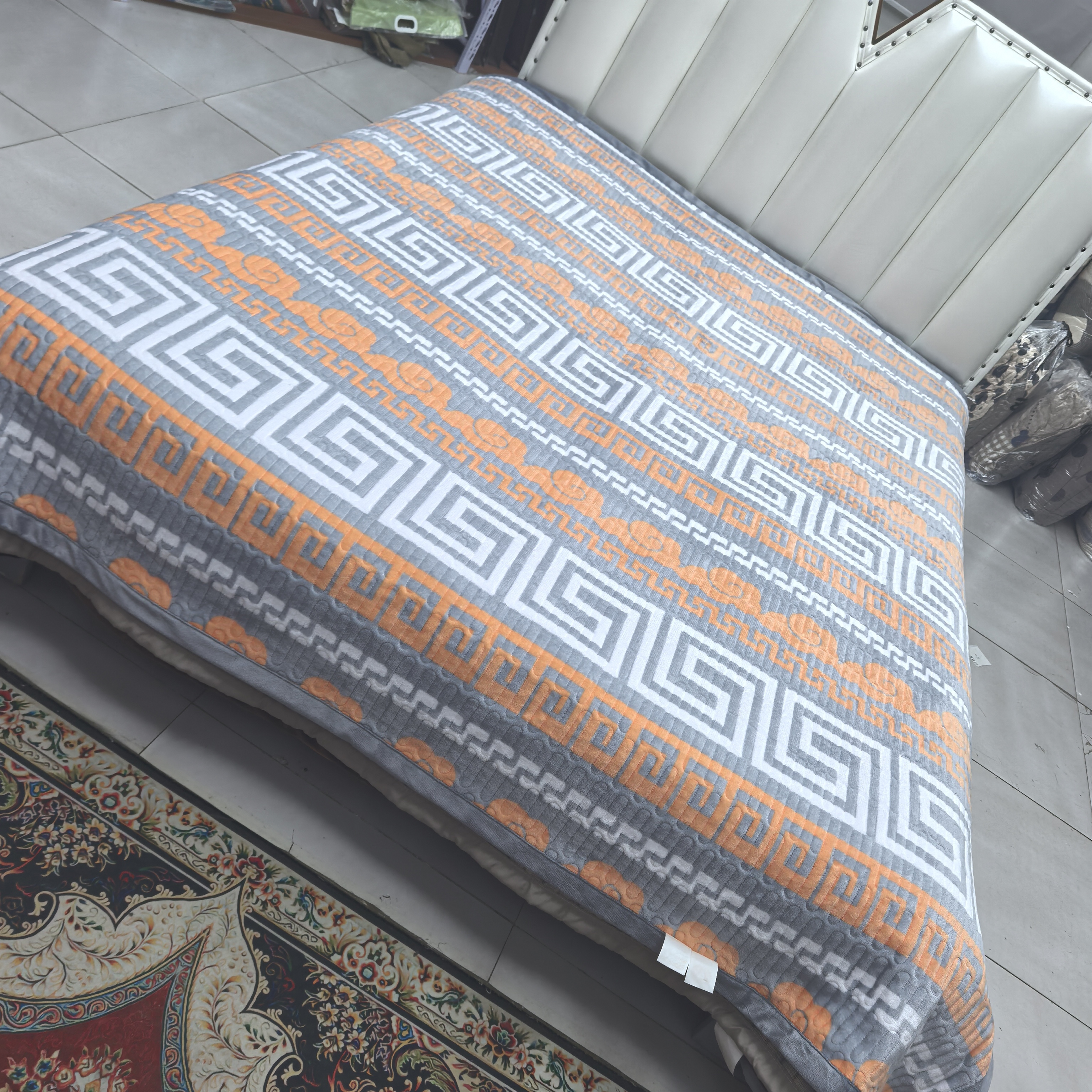 牛奶绒宽边床盖《祥云》2米✕2.3米