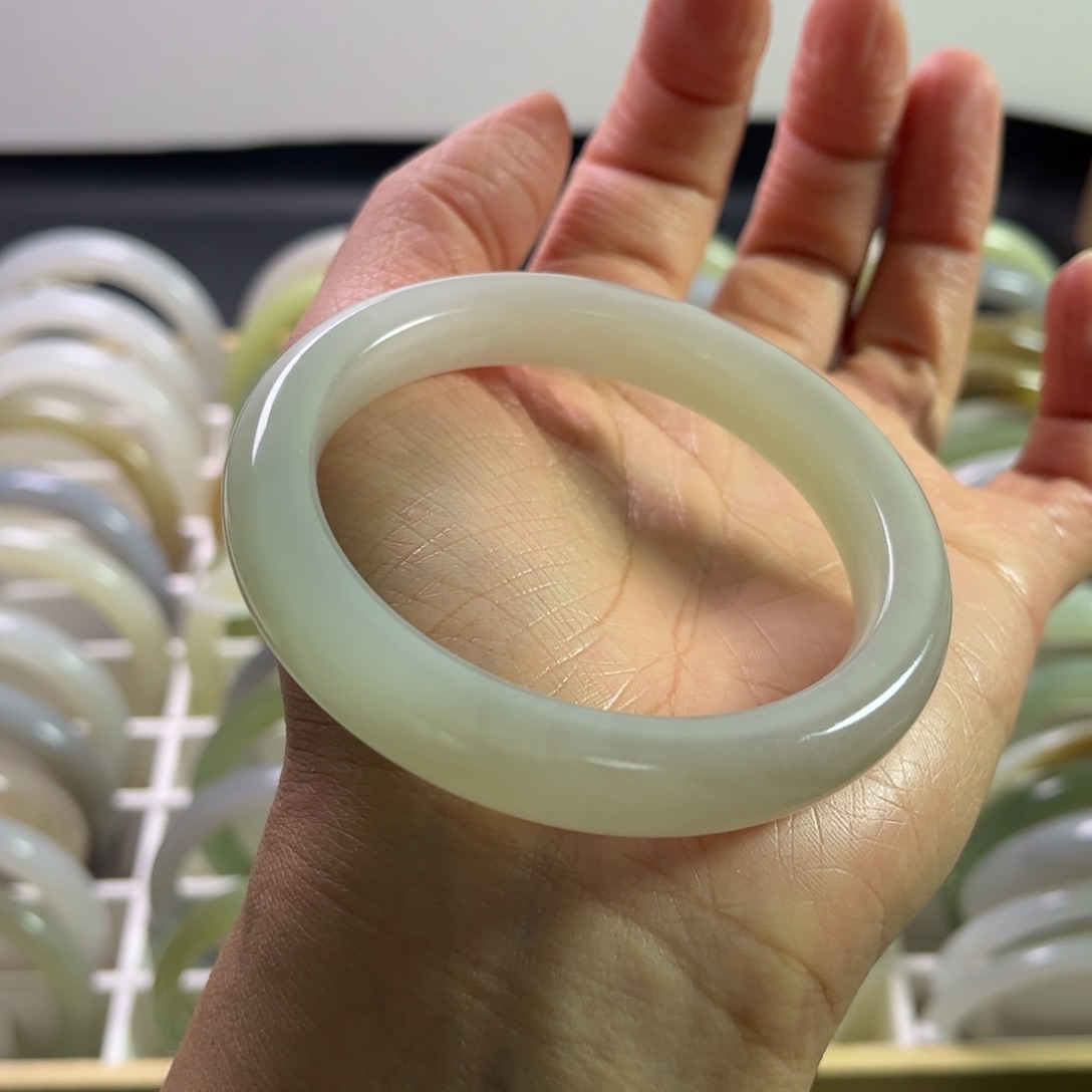 和田玉手镯58圈口未镶嵌