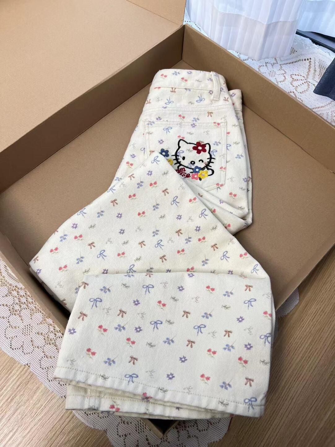 美式卡通kitty猫蝴蝶结碎花牛仔裤女2025新款夏季设计感梧桐裤子
