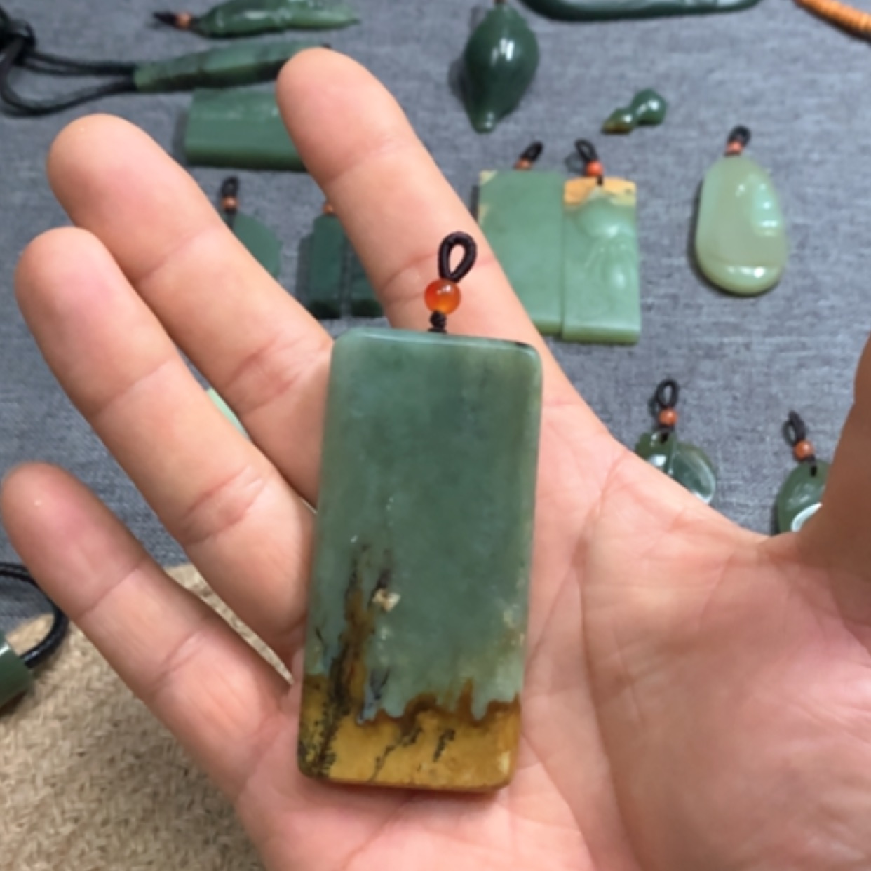 【闪购商品】颈饰未镶嵌岫岩河磨玉（透闪石质玉）
