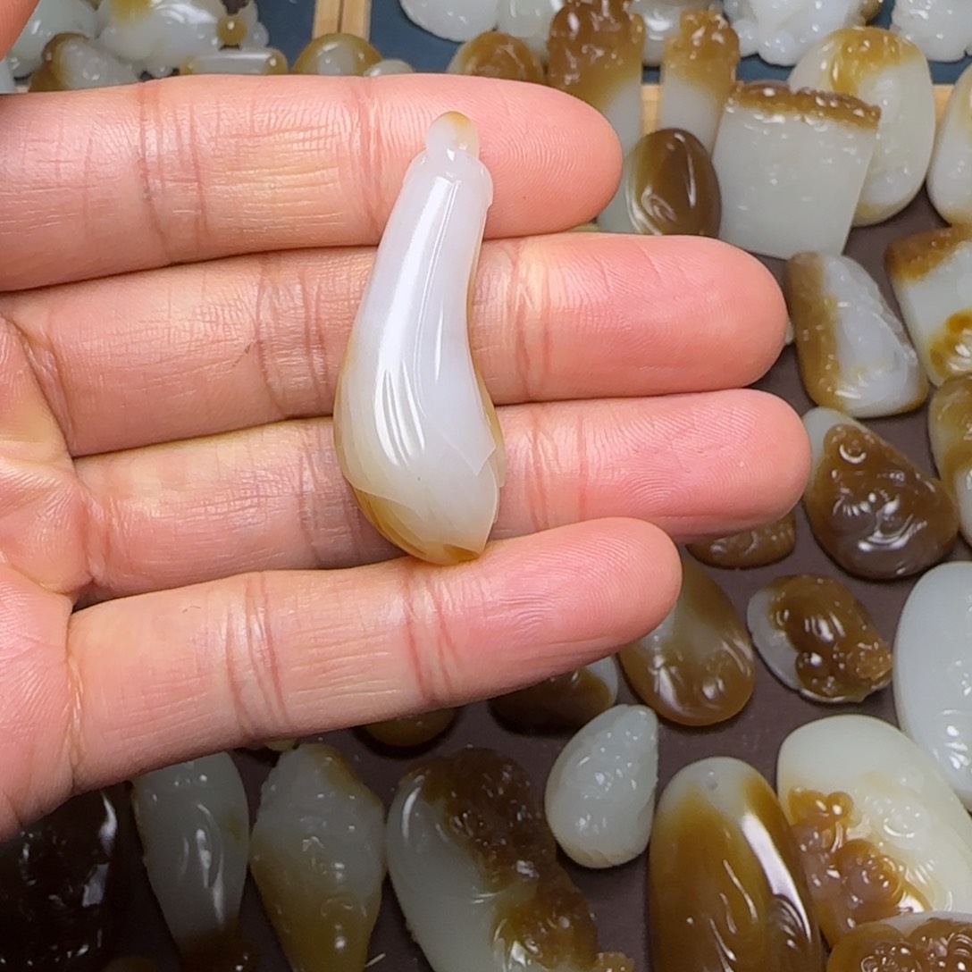 和田玉（糖玉）未镶嵌颈饰