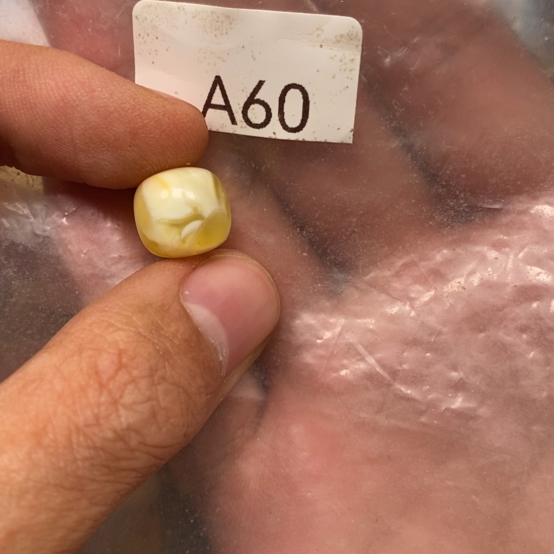 我***长蜜蜡未镶嵌裸石质检